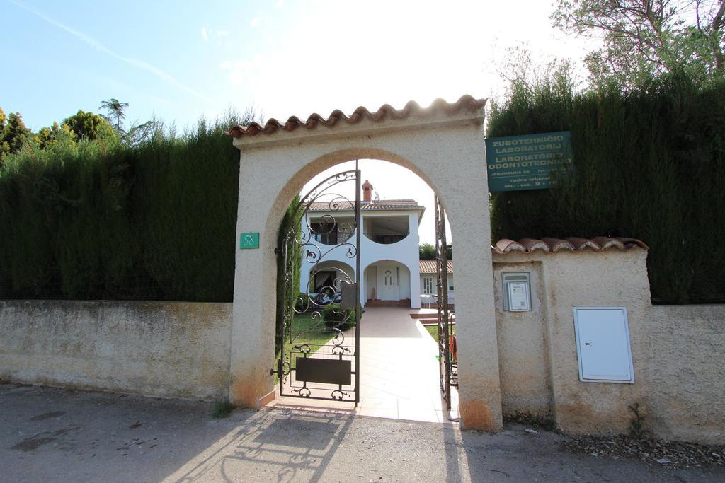 Apartment Villa Nera بولا المظهر الخارجي الصورة